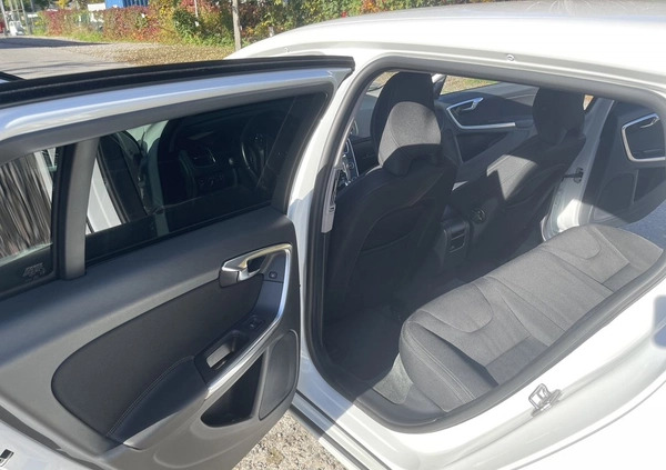 Volvo V60 cena 41000 przebieg: 231000, rok produkcji 2013 z Kraków małe 191
